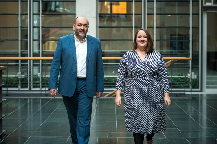 Hauptsache, die gute Laune nicht verlieren: Omid Nouripour und Ricarda Lang
